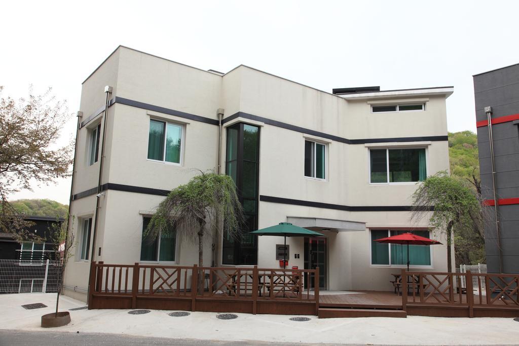 Hwangto Green Village Pension Йонгин Екстериор снимка