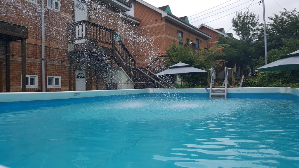 Hwangto Green Village Pension Йонгин Екстериор снимка
